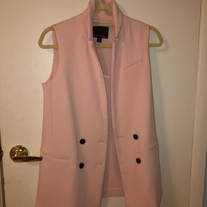 Sleeveless pale pink jacket